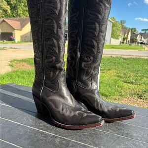 Shyanne Black Heeled Boots with Classic Western Design